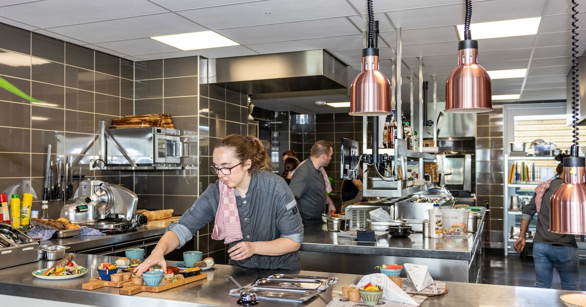 Bij de Zeester werkt de keukenbrigade als een geoliede machine | Koken ...