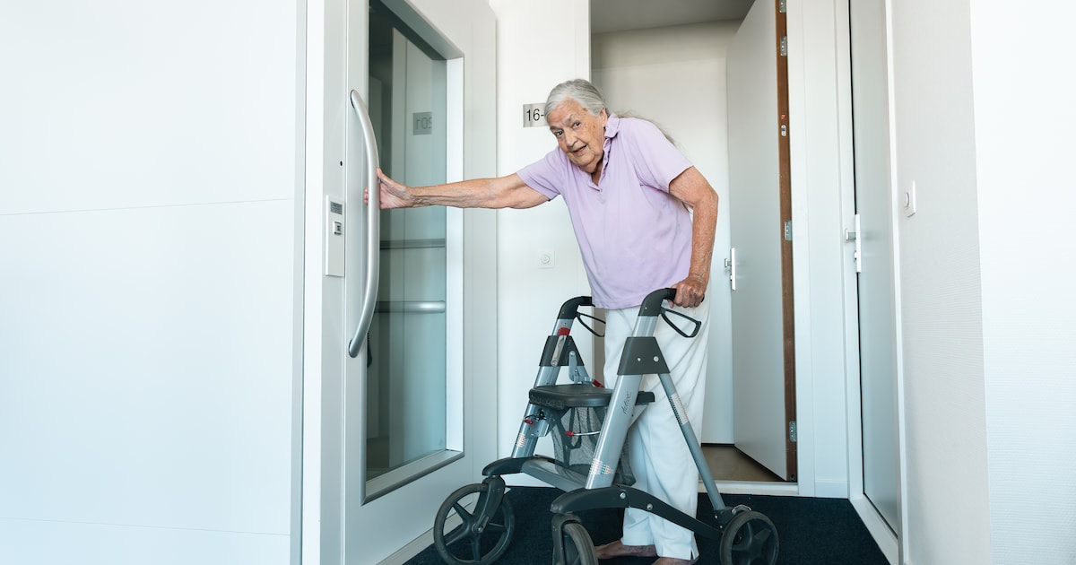 Etty (89) zit door kapotte lift 9 dagen opgesloten in haar huis: ‘Naar beneden kom je altijd natuurl