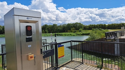 Rolbrug Tholen weer tijdelijk in gebruik, bedrijven houden mogelijke storingen in de gaten