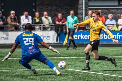 Dit zijn de uitslagen, doelpuntenmakers en wedstrijdverslagen van het amateurvoetbal op zondag