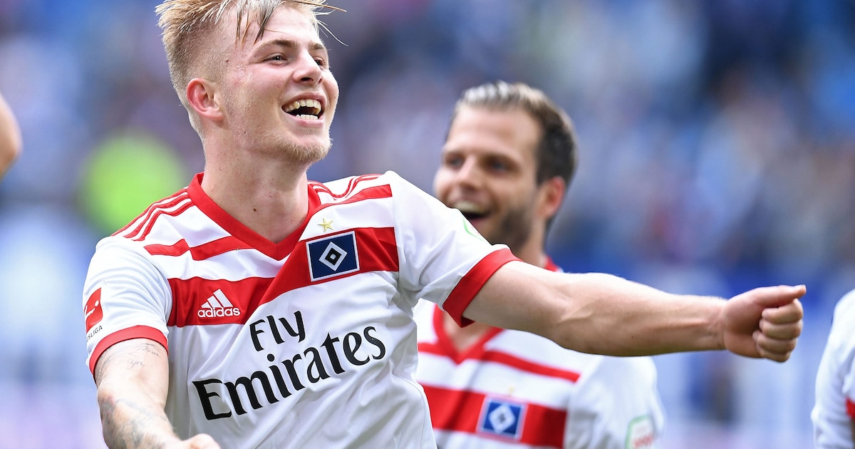 Van Drongelen showt HSV TV zijn appartement en eert Nouri