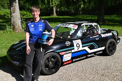 Zijn rijbewijs heeft hij nog niet, maar Jayden (16) rijdt al over de circuits van Zandvoort en de Nürburgring