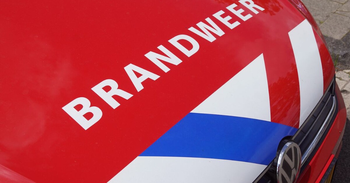 Auto in brand op Oostweg in Geersdijk
