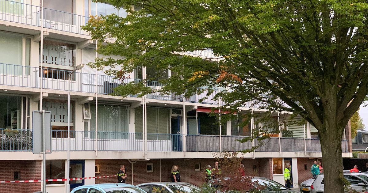 Stoffelijk overschot aangetroffen in woning Terneuzen na melding schietincident, de sfeer is bedrukt