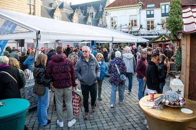 Ondernemers klagen over lege kerstmarkt bij Markiezenhof: ‘Niemand weet dat we hier staan’