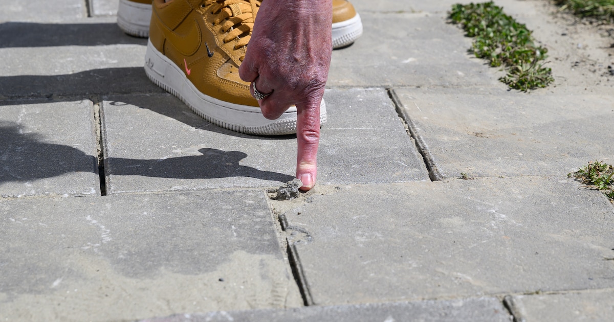 Dorpsbewoners klagen: na glasvezel lijkt Kortgene op ‘heuvelige zandbak’