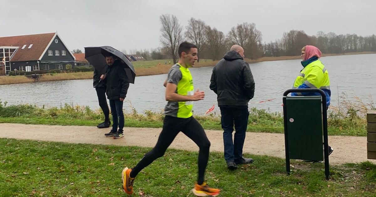 Kevin Bogaert en Elise Mol winnen Stelleplascross in regenachtige omstandigheden