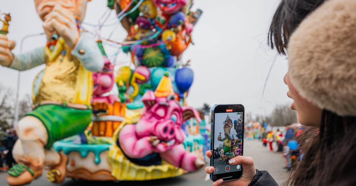 Terugkijken: dit was carnaval in Zeeland op zondag, bibberen én genieten