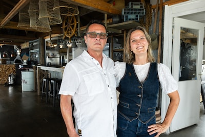 Rolinda en Jimmy blazen dijkpaviljoen Foodjutters nieuw leven in: ‘Stond bijna twee jaar leeg, dus er moest veel gebeuren’