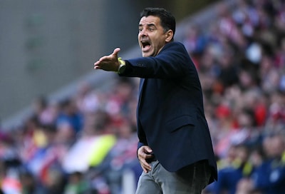 Niet autoritair, maar hand op de schouder: over nieuwe Ajax-coach werd in Spanje zelden iets negatiefs gezegd