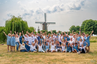 Van Paradiso tot het terras in Hulst: popkoor Akkoord smeert de kelen voor A-Meezing