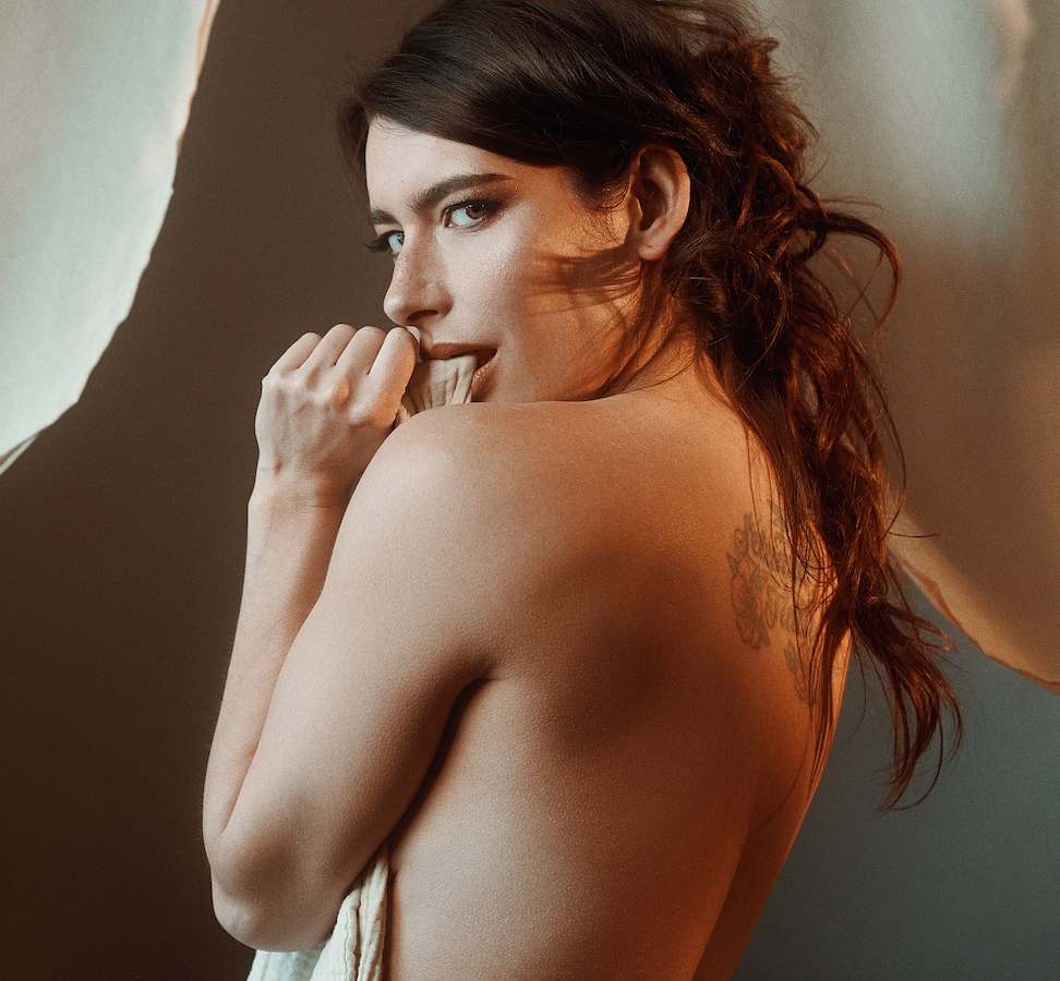 Zangeres Meis, kleindochter van Boudewijn de Groot, staat met groot