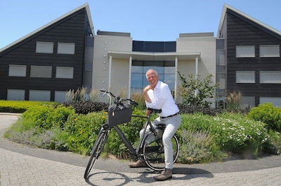 Jan (66) sluit definitief deur van gemeentehuis (maar blijft werken aan een betere wereld)