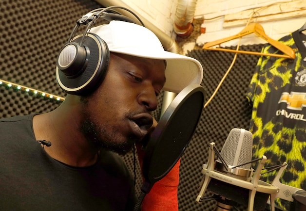 Rapper Reus uit Terneuzen wil de grootste worden: ,,Vroeger haalde ik ...