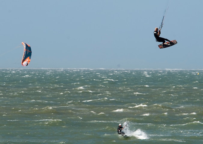 Mark en honderden andere kitesurfers verliezen Oesterdam mogelijk als ...