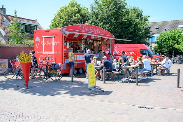 ‘De Buren’ heeft gegokt en gewonnen: standplaats snackkar wordt ...