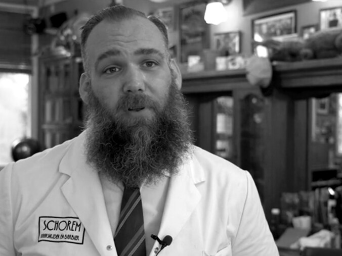 Barbier Miky van kapperszaak Schorem overleden: ‘Je laat ons verloren ...