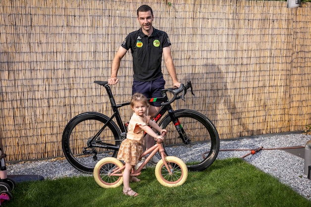 Geen hoogtetent of Spaanse trainingskampen: wielrenner Rico van Damme ...
