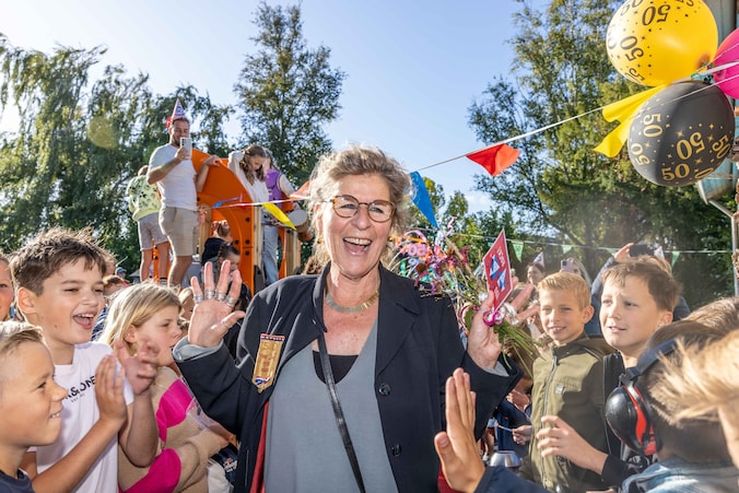 Juf Janet staat al 50 jaar voor de kleuters van Krabbendijke ‘Elke dag ...