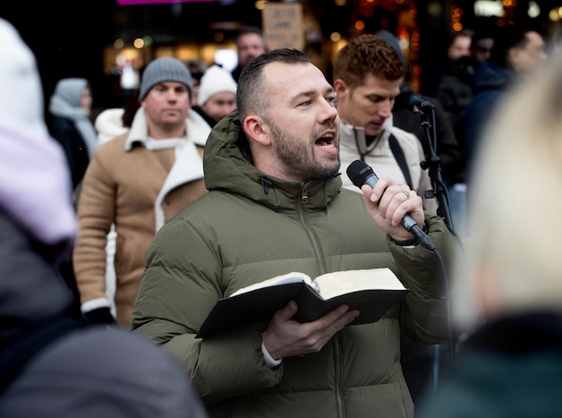Rechtsgeleerden kraken arrestatie evangelist Tom de Wal: ‘Een absolute ...