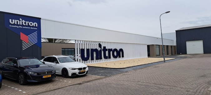 Extra hal Unitron voor groei productie en ontwikkeling nieuwe slimme ...