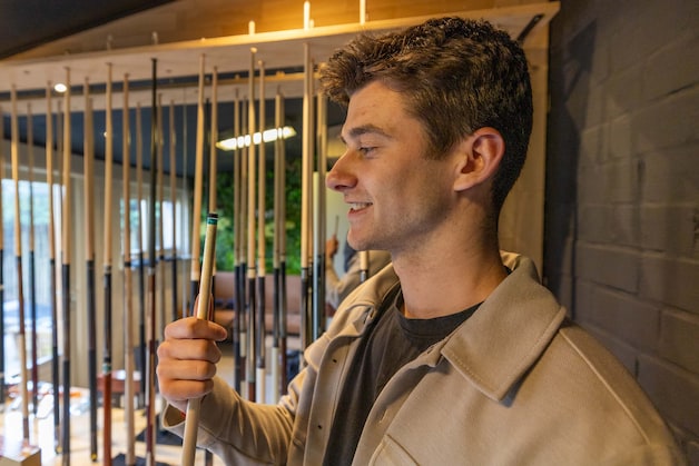 Biljarttalent Joris van 't Zelfden opent eigen zaak: 'Een keu van 4000 ...