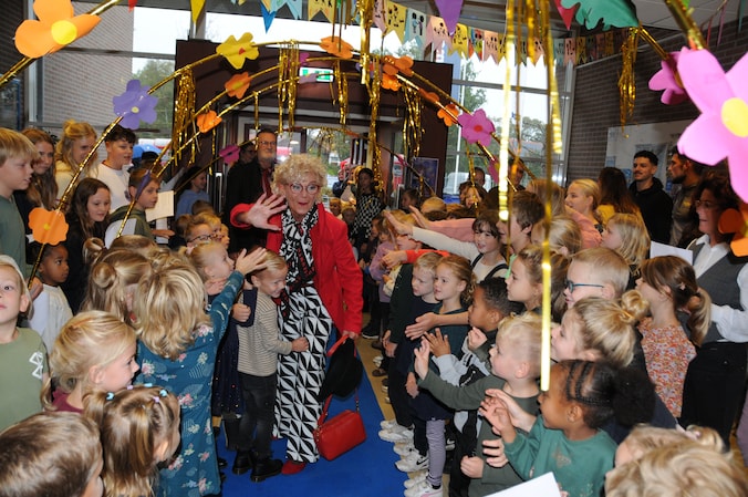 Juf Trudy zit 42 jaar lang tussen de kleuters (en ze is geen greintje ...