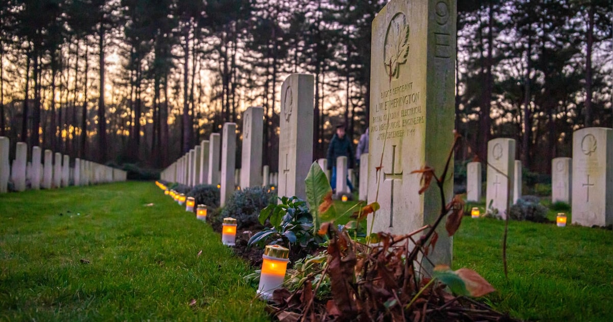 In beeld: bekijk hier de foto's van lichtjes op de oorlogsgraven