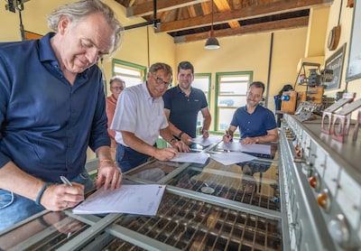 De contracten zijn getekend: het opbouwen van de treinenfabriek in Goes kan beginnen