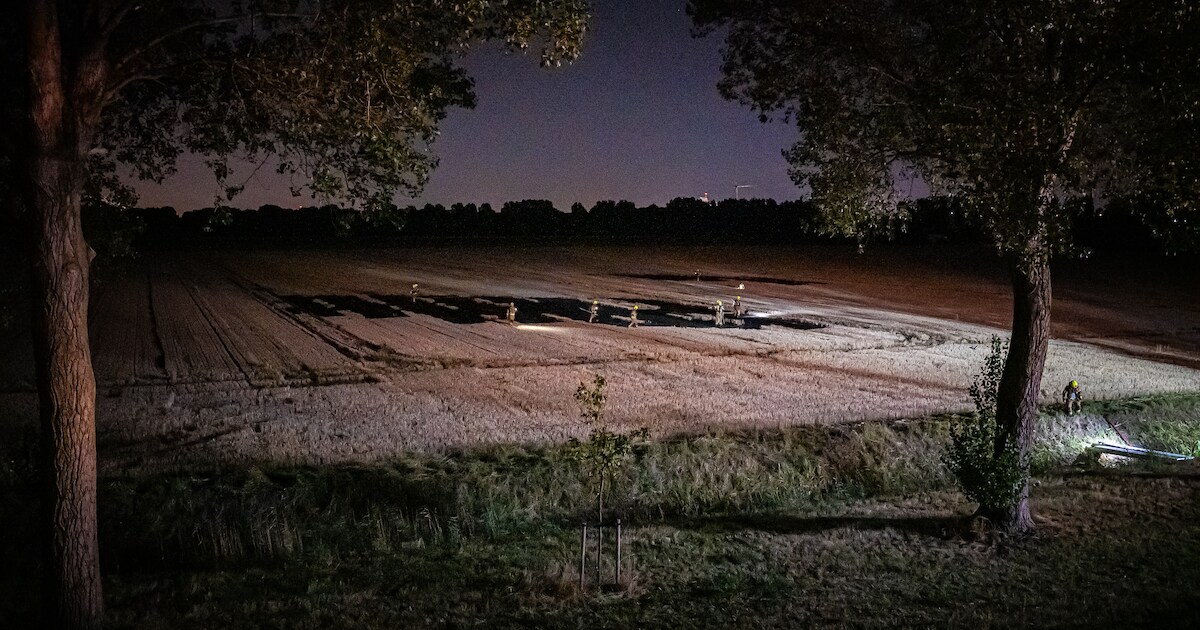Brand op akker op Veckhoekse Sluisweg in Vierpolders