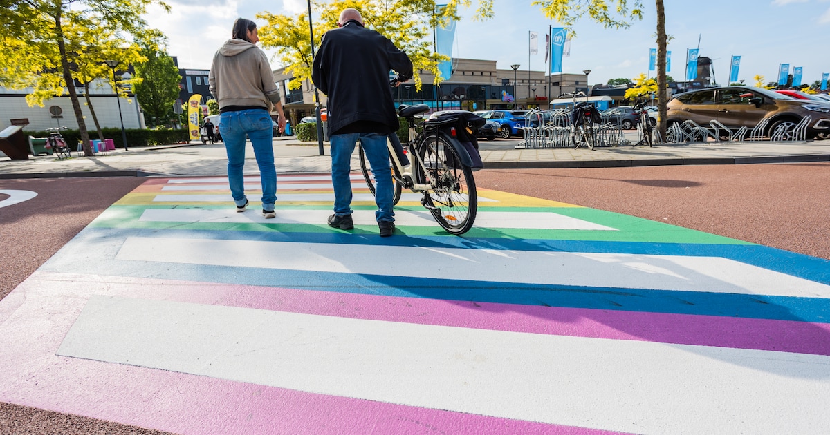 SGP en PVV vangen bot: regenboogpad in Axel mag gewoon blijven liggen