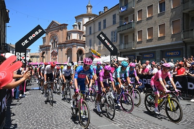 LIVE Giro d’Italia | Vier renners in vroege vlucht, kansen voor Dylan Groenewegen in vlakke etappe