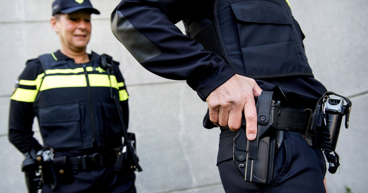 Toevallig grote wapenvondst bij 19-jarige thuis in Tilburg