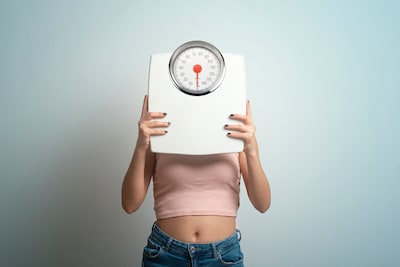 ‘Je ziet er goed uit! Ben je afgevallen?’: waarom we geobsedeerd zijn door ons gewicht