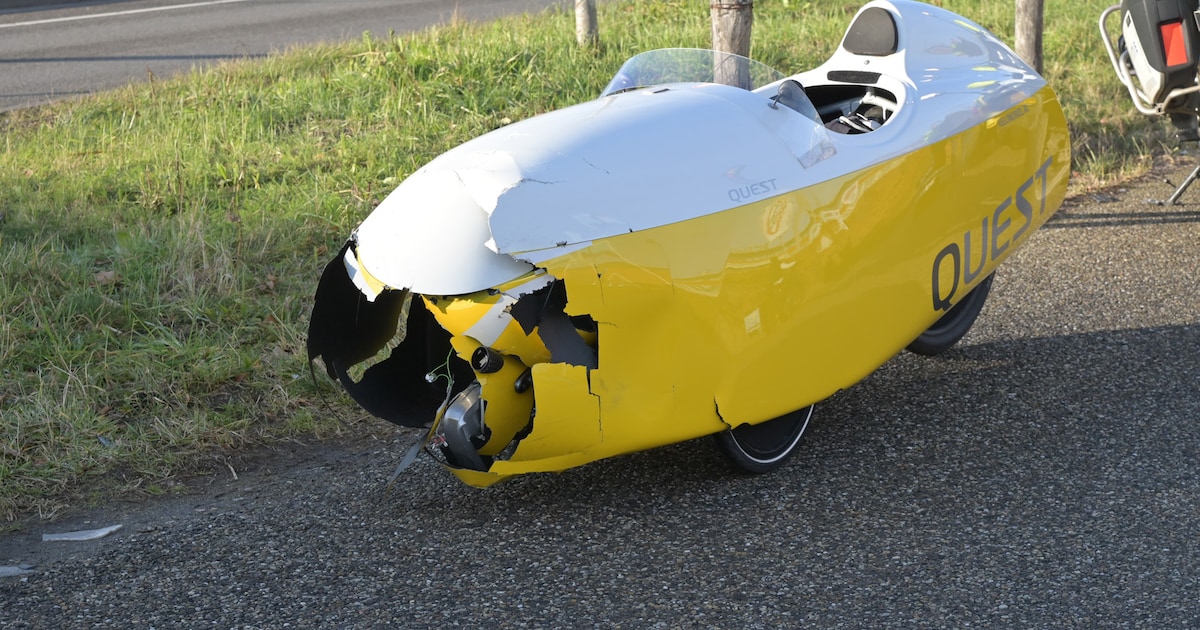 Ligfiets botst met auto in Breda, bestuurder gewond