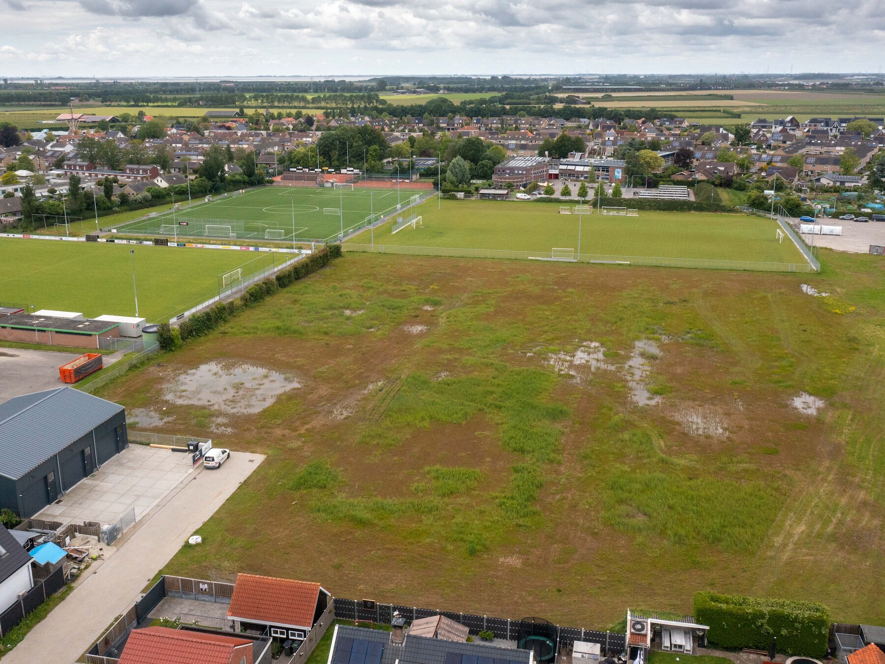 Extra kunstgrasveld voor voetbalvereniging in Krabbendijke