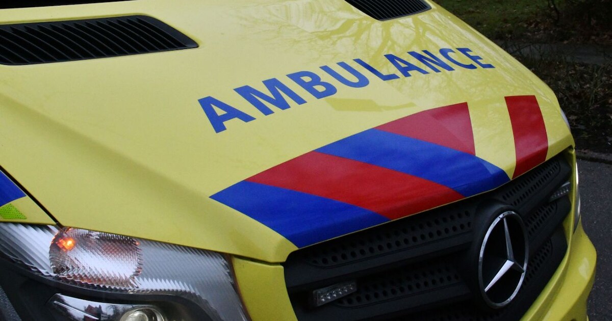 Ambulance met spoed naar Gedempt Kanaal in Middelharnis