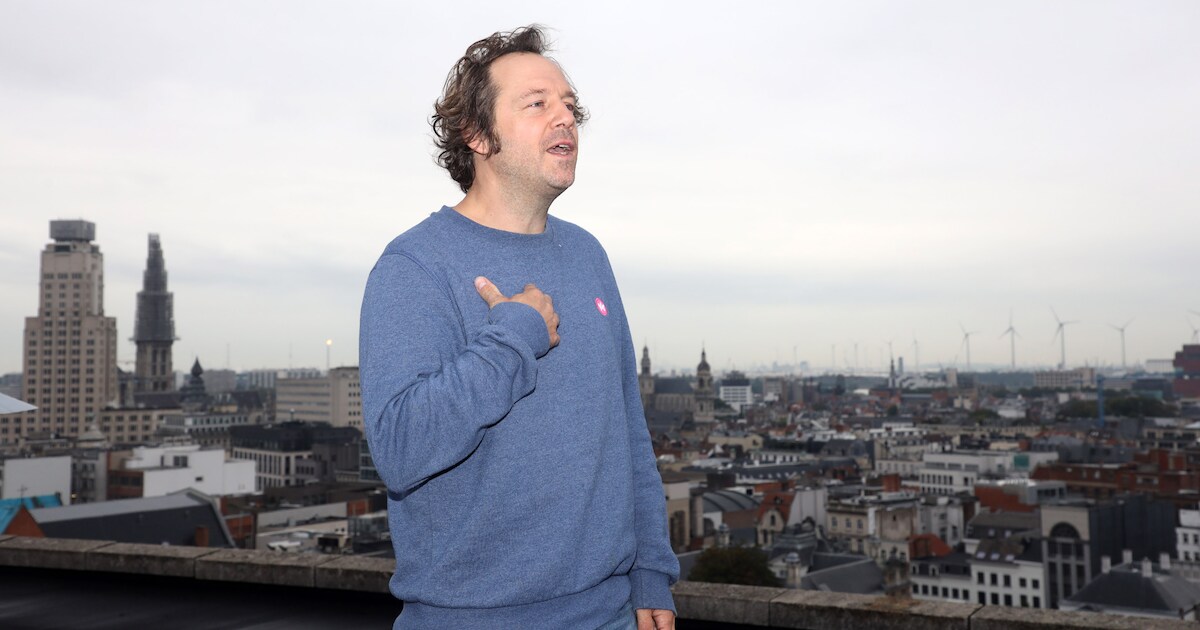 Johan Petit komt niet van het dak af tijdens het dakenfestival in Antwerpen