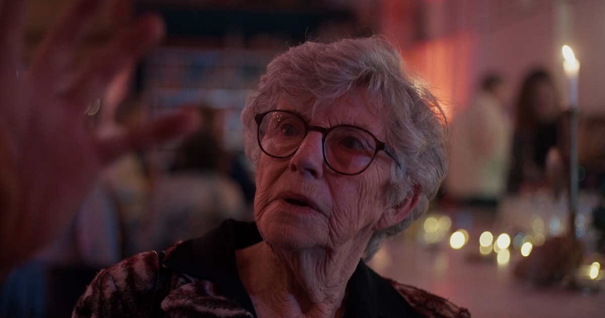 ‘Ze is bij-de-tijd en cool’: Middelburger maakt film over zijn eigen oma en haar kerk