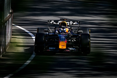 Max Verstappen behoudt positie na redelijke start, Nederlander jaagt op Charles Leclerc