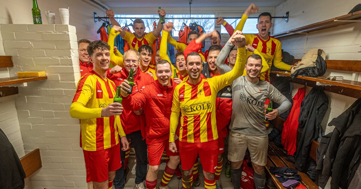 Humor en emotie komen samen op historische zaterdag in Stavenisse: ‘Voor hèm heb ik gescoord’