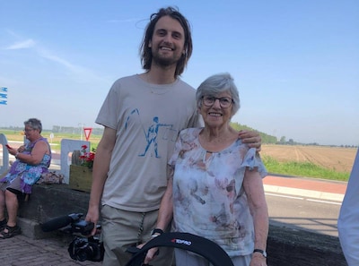 ‘Ze is bij-de-tijd en cool’: Middelburger maakt film over zijn eigen oma en haar kerk