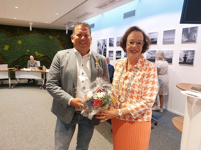 Johan Sandee krijgt eerst een lintje voordat hij wethouder wordt