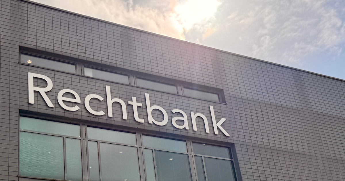 Anderhalf jaar cel voor ‘bankmedewerkster’ die 18 ouderen pinpasjes en juwelen afhandig maakte