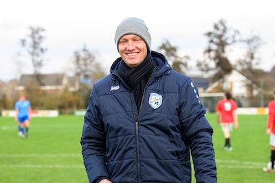 Duiveland verslaat koploper FC de Westhoek, Smerdiek krijgt drie strafschoppen en donderspeech helpt SPS naar drie punten