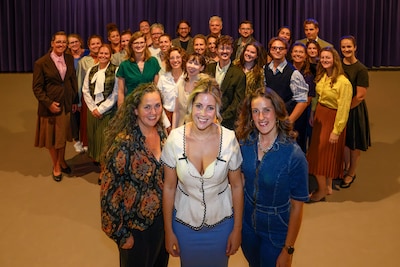 Van ‘boerenbarbie’ tot grote Dolly-show: zo zet Bergen op Zoom de Queen of Country neer