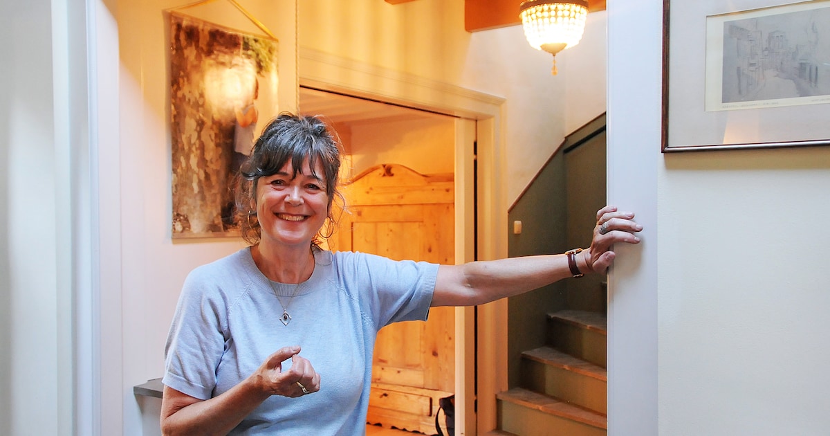 Karin woont in het schattigste dubbelhuisje van Zierikzee: ‘Alles voelt hier prettig aan, het hoort 