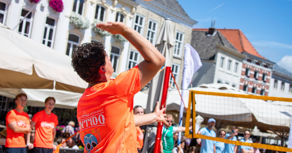 Zonnige plaatjes: zo zag het Bergse beachvolleybaltoernooi eruit