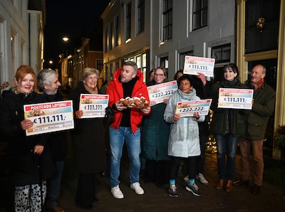 Prijzencircus in Middelburg: Spanjaardstraat viert nieuwjaarscadeau