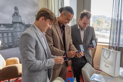 Medaille voor dapper drietal dat leven redde: ‘Ik zie nog steeds zijn levenloze gezicht voor me’